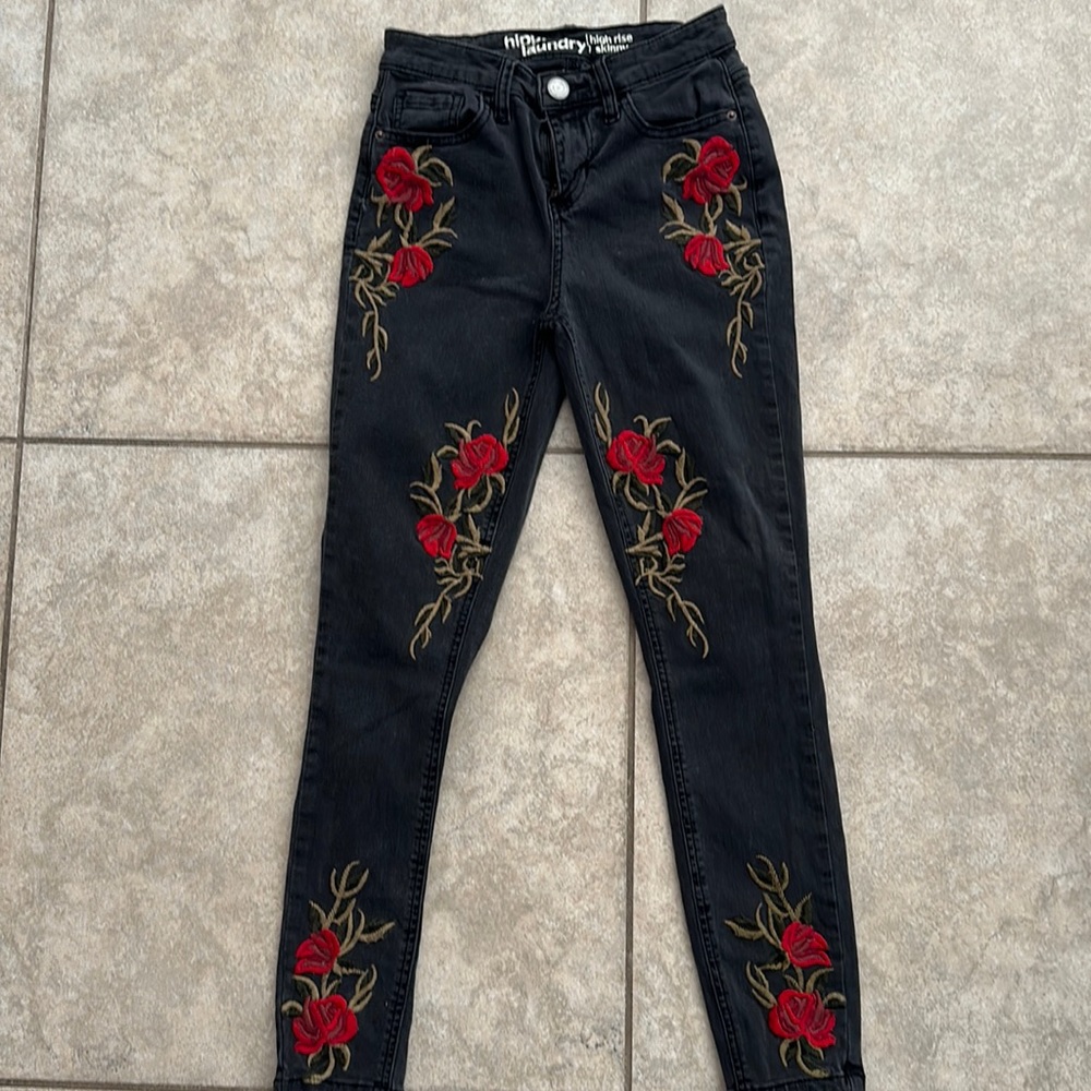 Hippie Laundry - Floral Embroidered High Rise Skinny Jeans. Size 25